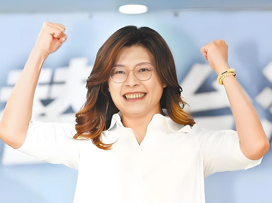 国民党主席郑丽文真的要来大陆了。
随着访陆随行人员的名单公布，国共两党维护两岸和