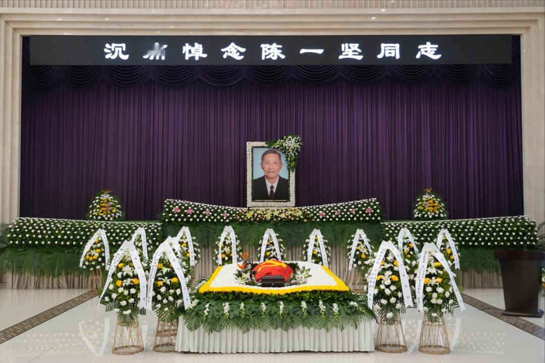 送别[蜡烛][蜡烛][蜡烛]8月30日，中国共产党党员、中国工程院院士、歼轰7飞