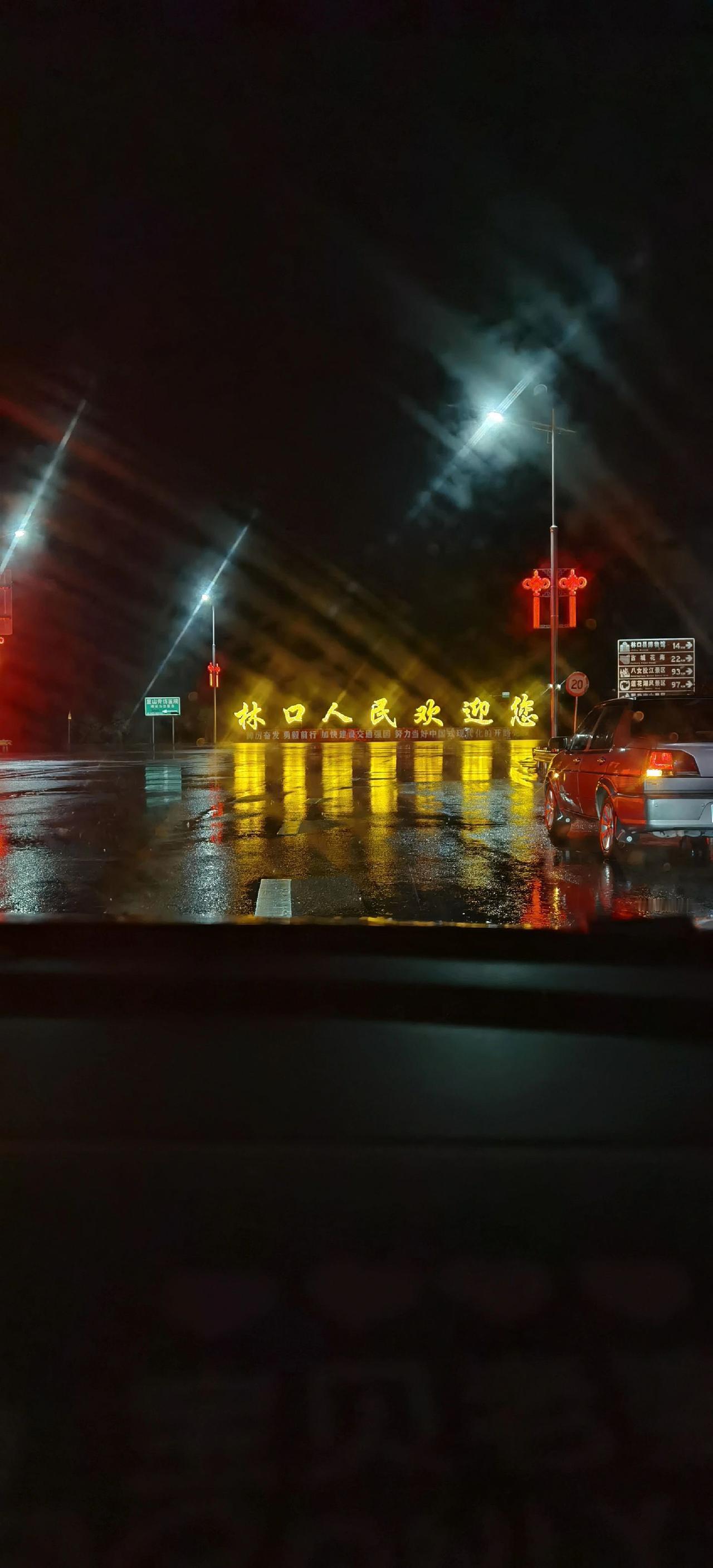 我不喜欢下雨但是我喜欢听下雨声@抖音小助手 @DOU+小助手