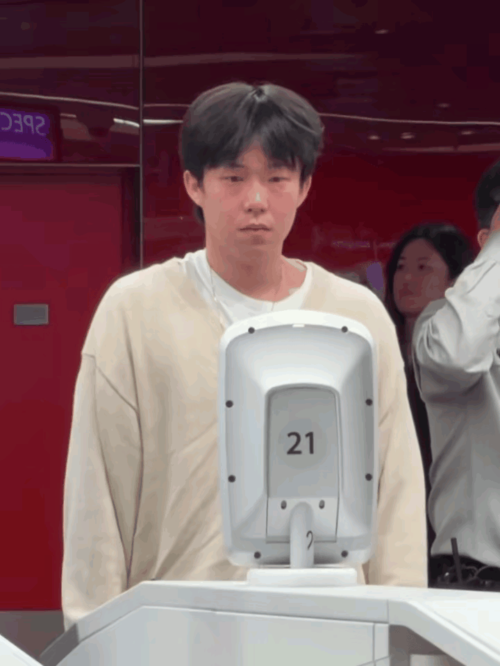 新加坡大满贯完美收官
王楚钦返京
回去好好休息
我们下个赛场见