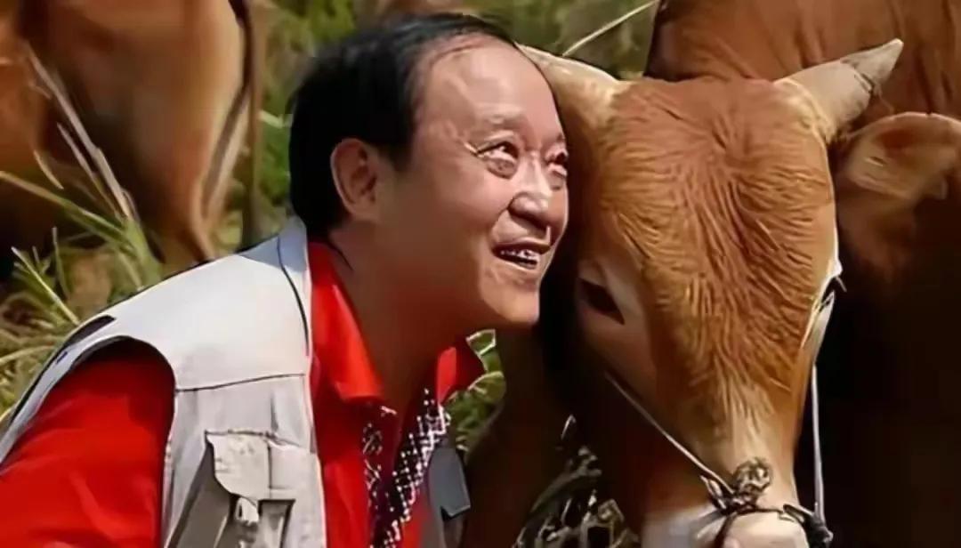 已步入76岁高龄的牛群，隐居在北京郊区过着朴实无华的退休生活
说起牛群，很多人脑