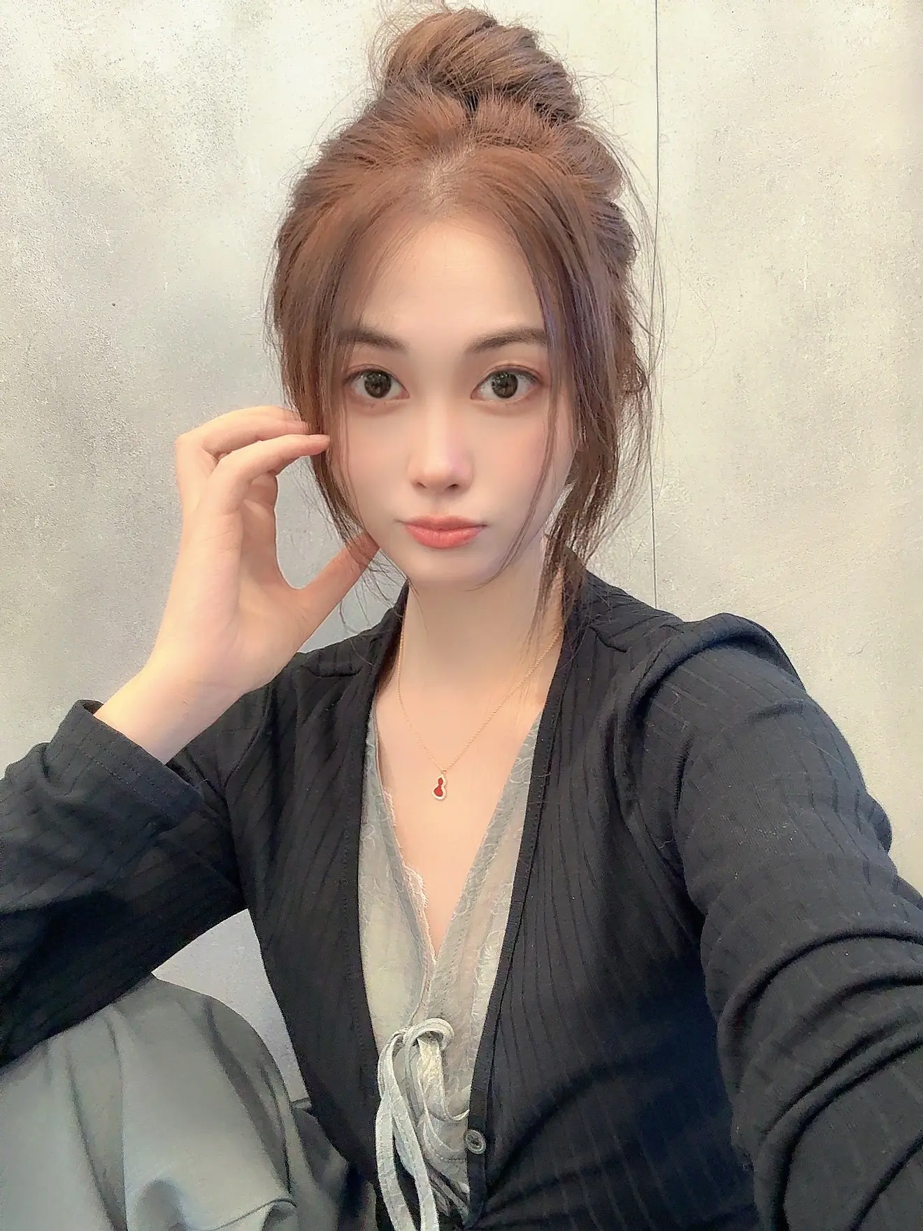 可爱情两字吃不饱 你也别像我这般潦倒