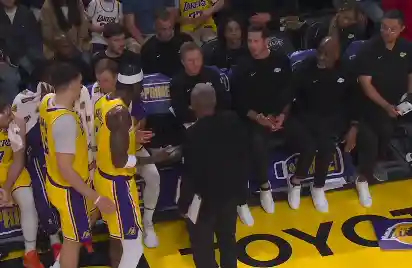 雷迪克表示，他与范德彪的交流并非针对个人，而且对他来说只是一次正常的互动。他说，