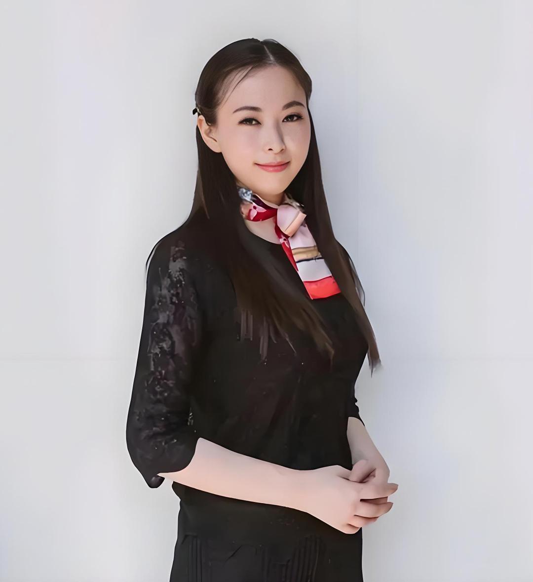 有一说一，成都大学音乐与舞蹈学院的这个曾美女确实是长得天姿国色。学音乐出身的女人