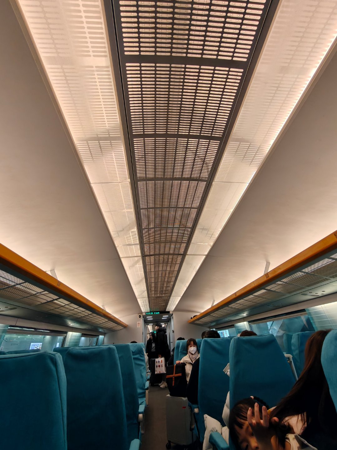 来上海体验一下中国轨道交通的顶流—磁悬浮列车 