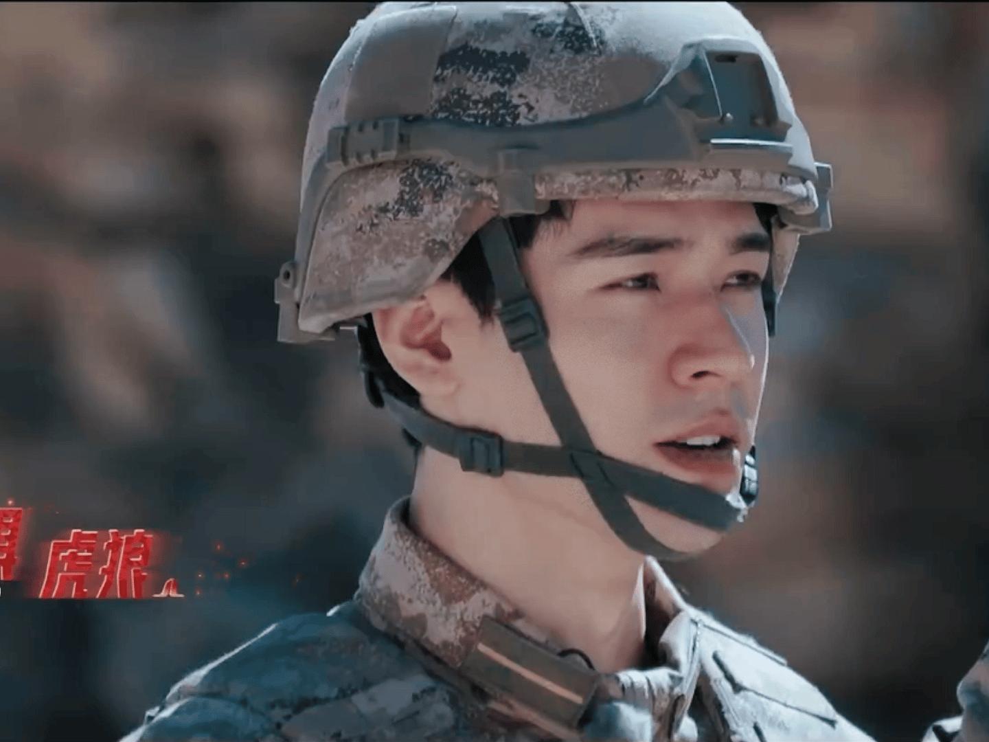 把徐斯和兵哥哥状态的龚俊放一起，反差感真的太大了。 