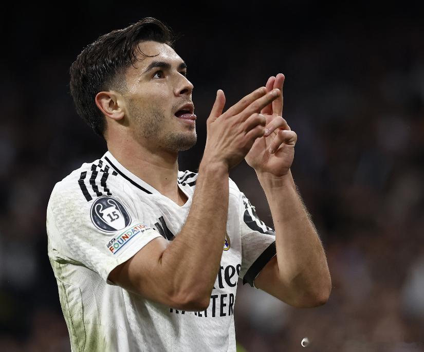 《马卡报》报道，迪亚斯续约只差官宣，皇马认可他的表现。迪亚斯目前正在参加非洲杯，