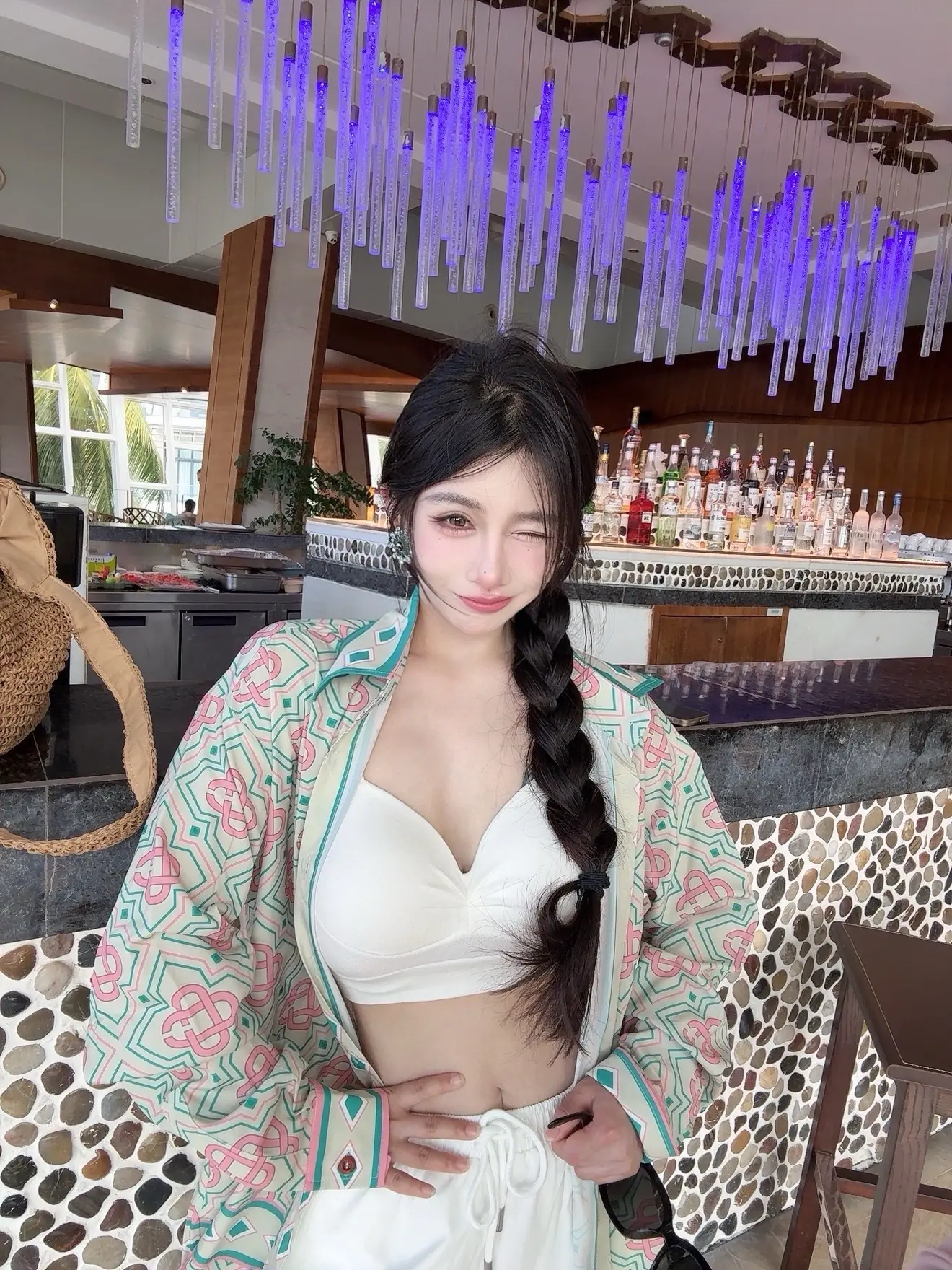 碎花裙的裙摆太轻，载不动我这一身反骨； polo衫的深情太柔，裹不住我...