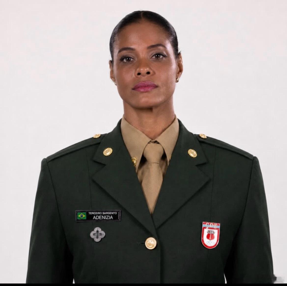 🇧🇷巴西女排传奇副攻阿德尼齐亚，在巴西独立日官宣正式加入巴西陆军，授三级中士