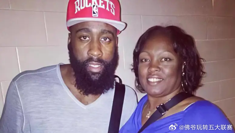 年薪三千万却欠租220万？哈登餐厅被房东换锁贴封条，连带母亲一同被告引全网哗然近