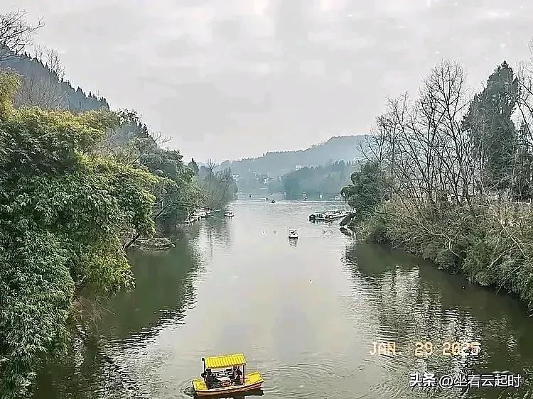 从眉站上高速，向西经宝鸡市区，然后一路南下，过汉中市，直达四川巴中市[机智]行程