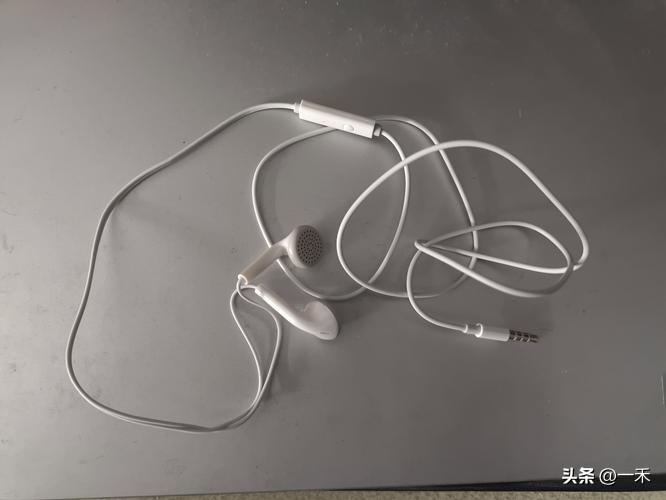 过时变爆款！有线耳机销量暴涨20%，年轻人为何反向追捧？
 
曾被贴上“过时”标
