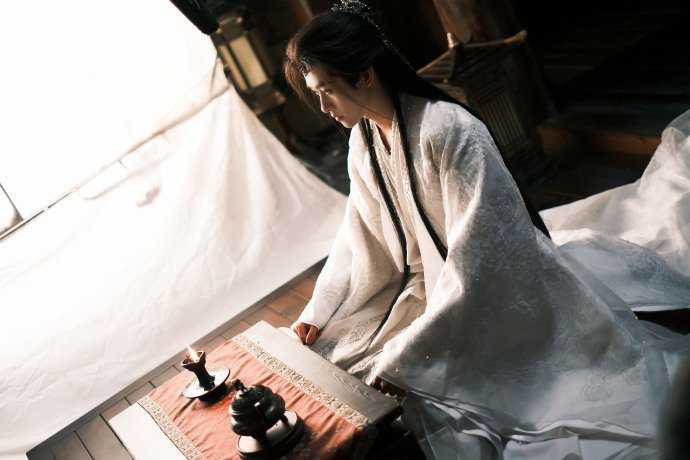 田嘉瑞身上的神性田嘉瑞留下了20多岁最神的转场田嘉瑞这段神级转场太绝了，冲向寄灵