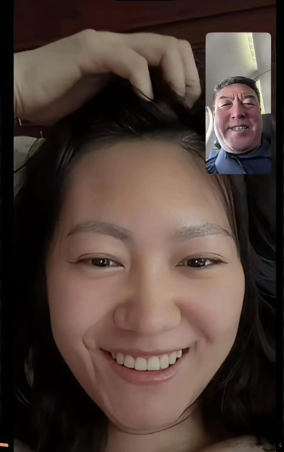 最近胜宏科技董事长电梯亲吻门事件直接冲上热搜。据监控画面显示，董事长与一女子在电