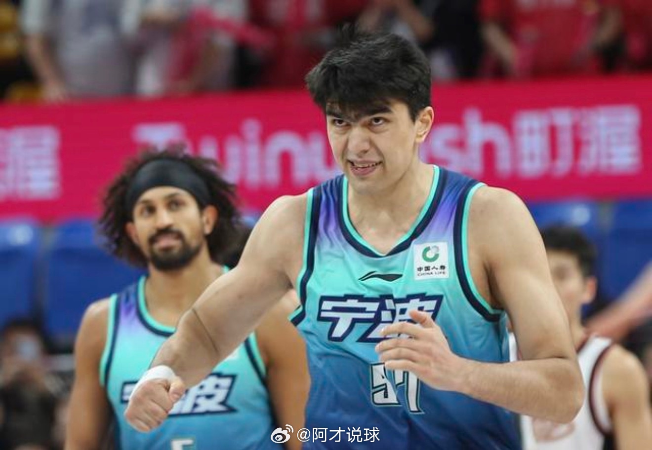 普拉准备了一年，就想今晚打自己的家乡球队，但是被禁赛了没事，30号可以回到新疆，