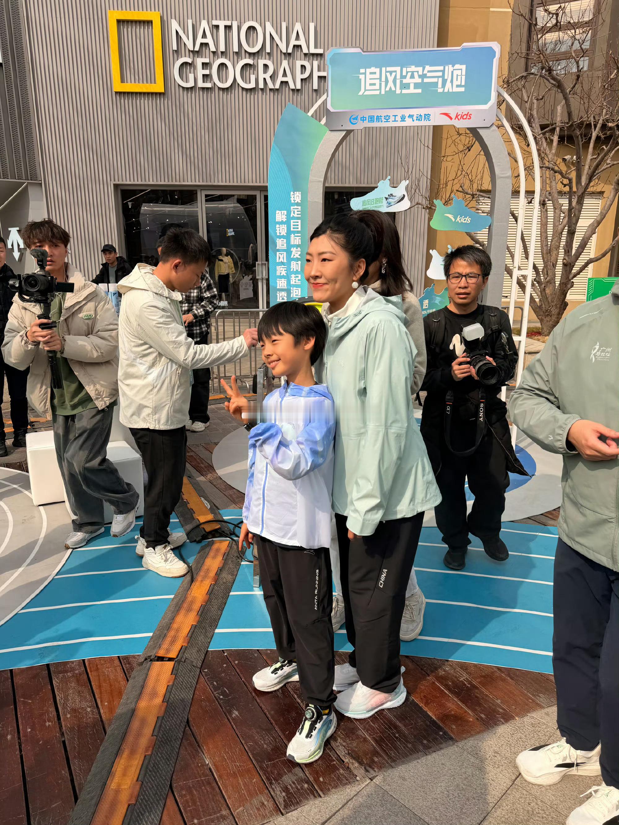 周末偶遇徐梦桃           周末逛商场意外捕捉到米兰冬奥冠军徐梦桃的身影