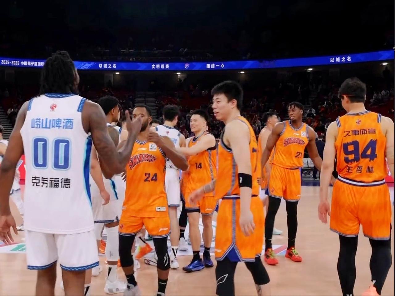 上海男篮84：80青岛，阵容深度影响比赛胜负

青岛男篮对阵上海男篮，从球队排名