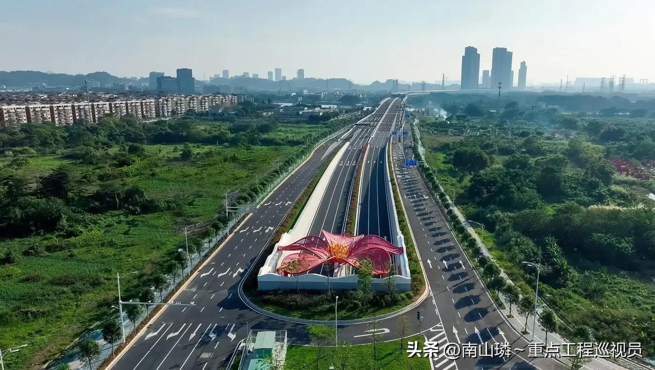 东晓南路-广州南站连接线（含海珠湾隧道）今日开通，暂免费通行！
广南快速路（含收