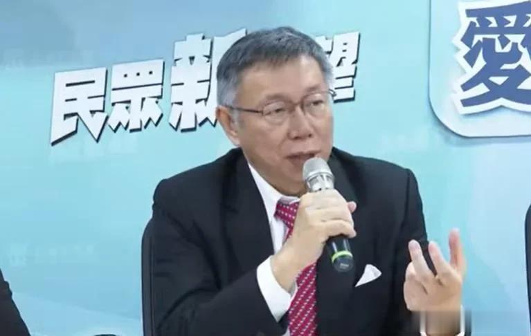 侯友宜称“柯侯配”可当副手，柯文哲“像逼婚，大党压小党”。国民党舔柯文哲舔到屁股