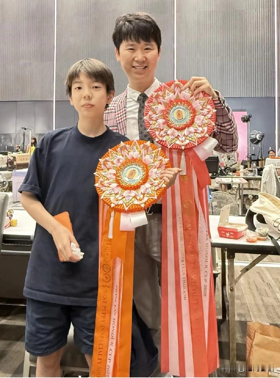 这是嗯哼？
咋一点看不出来杜江和霍思燕的影子呢？
基因遗传真是一门玄学