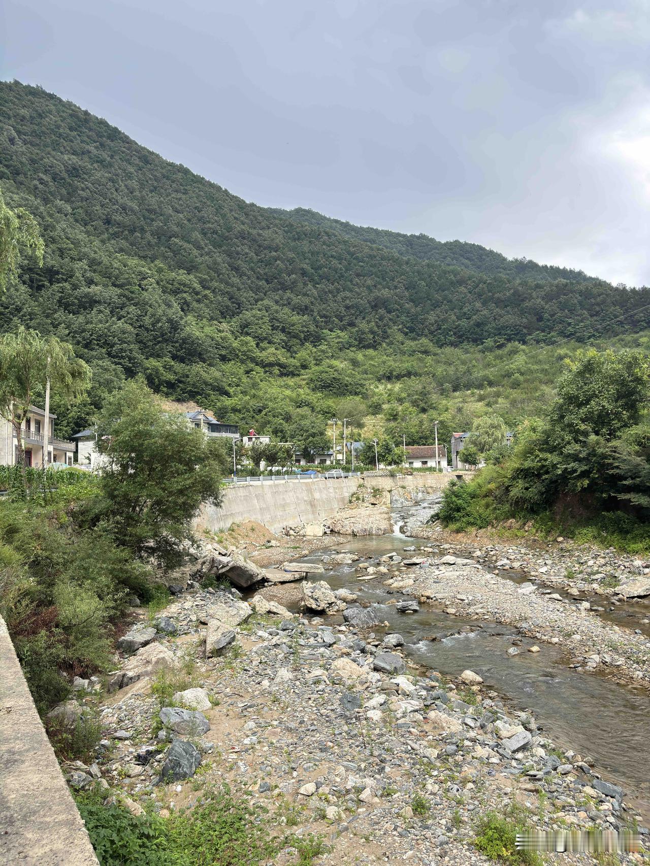 蓝田葛牌景家湾这里，这河道名字，地图上显示叫石河，不知道来由是什么？这水流入辋川