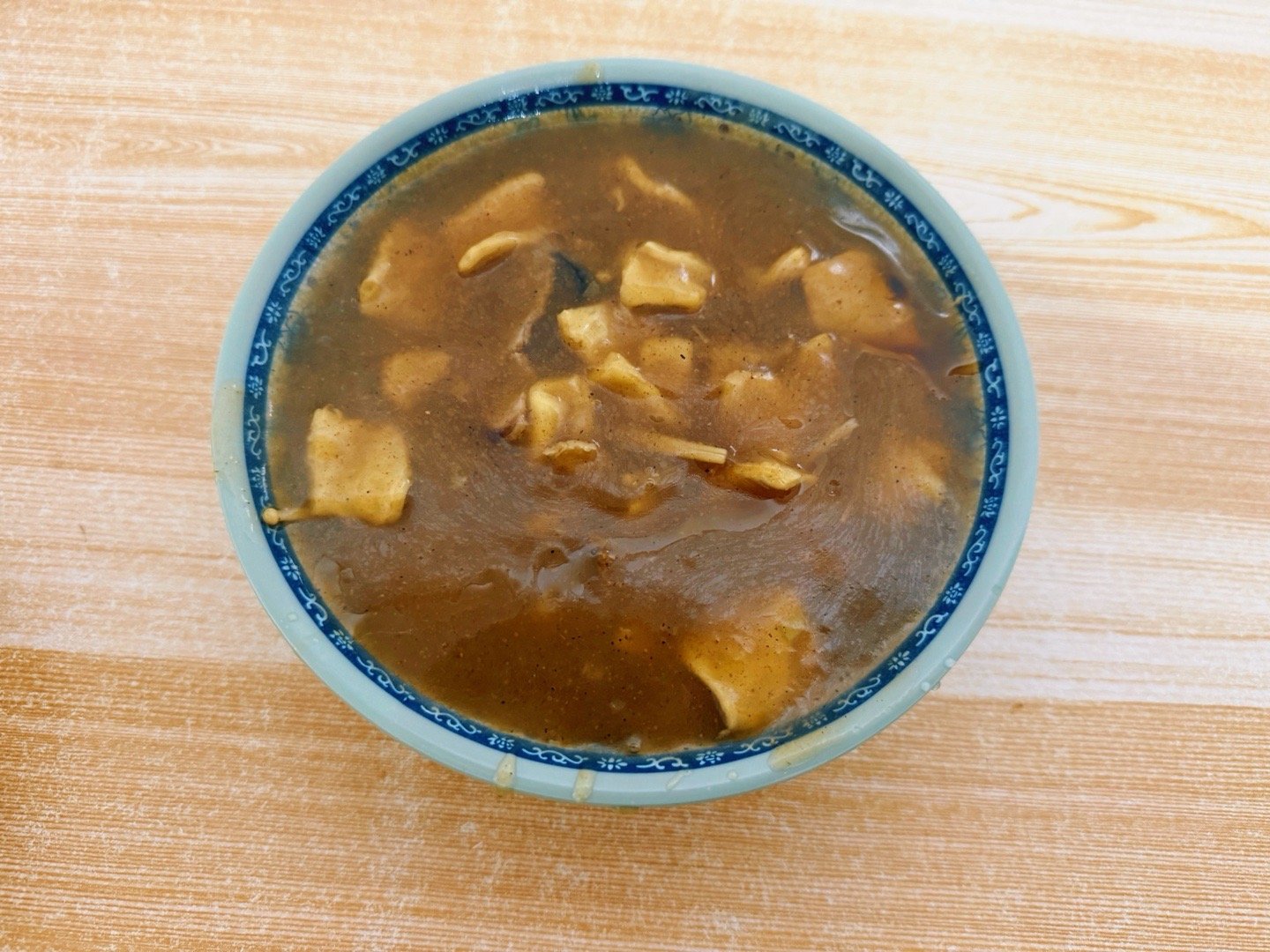 送老婆来做脸，顺路来一碗正宗胡辣汤，美好的一天开始了。