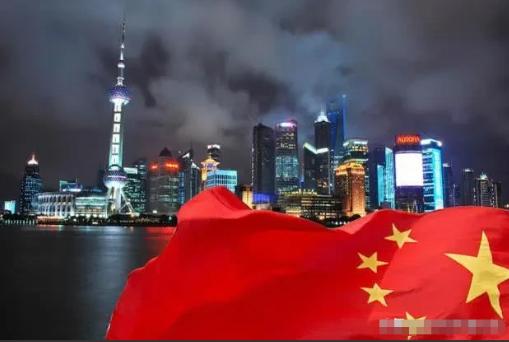 发现一个特别讽刺的规律：但凡中国科技有重大突破，快摸到美国霸权天花板了，第一批跳