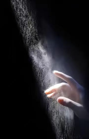 不要和有洁癖，尤其是家里很干净，干净到非正常那种人交往，这类人主孤克，与其交往容