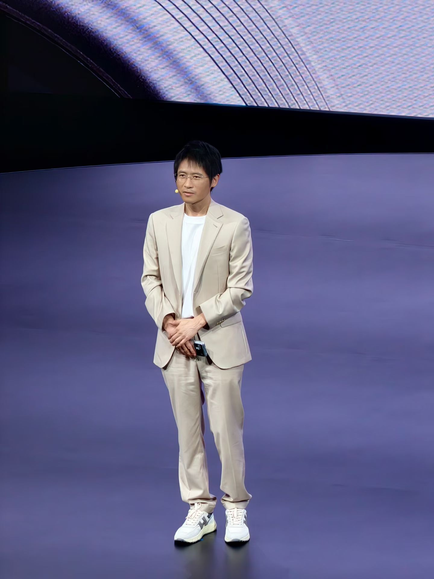 荣耀Robot Phone发布会，韩寒导演来了，他还是那么帅气有才华 