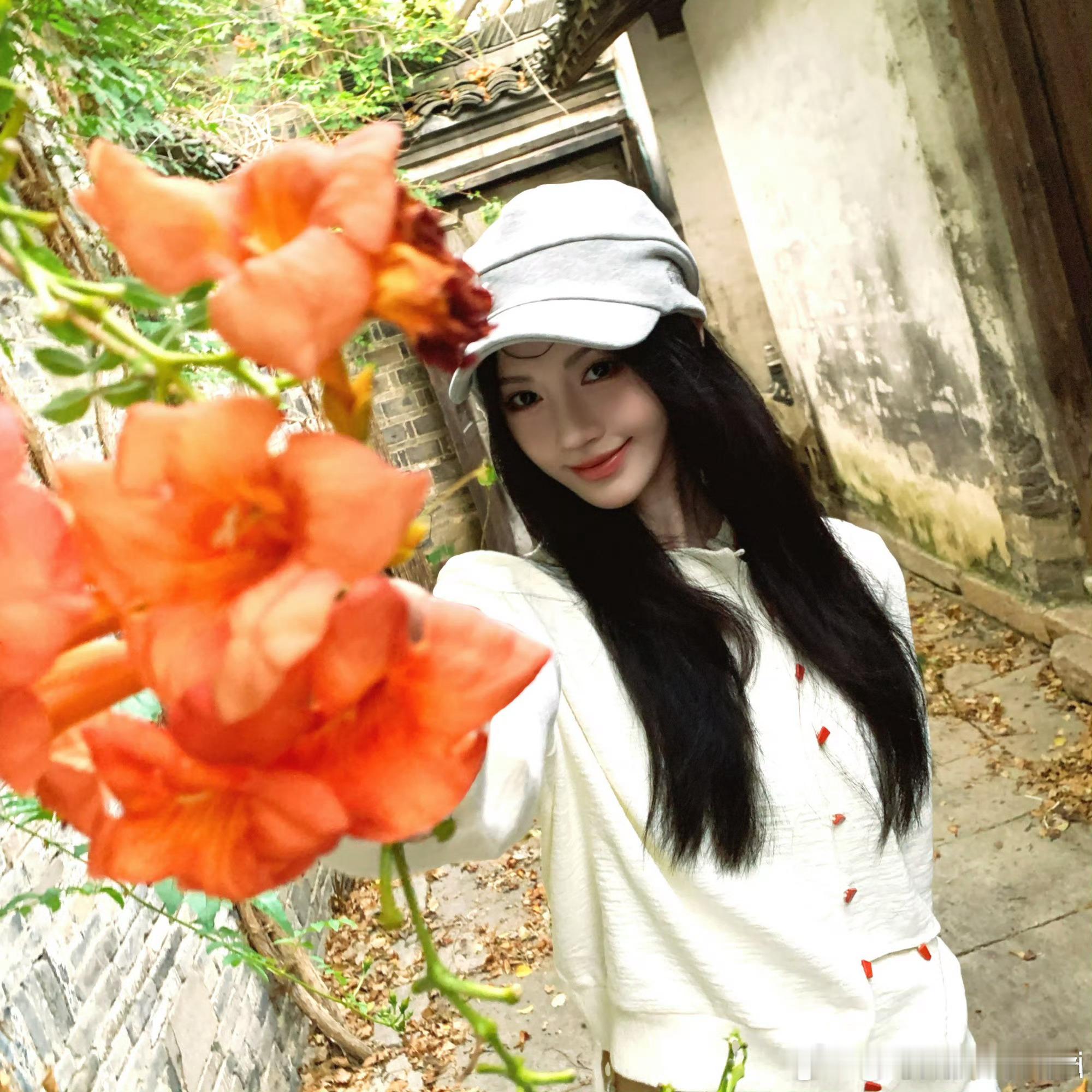 鞠婧祎[超话]  jjy鞠婧祎苏绿夏 jjy鞠婧祎阿黛我愿把爱写成专辑 以你为题