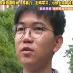 谁都想不到，曾经被游戏拖垮中考的普通男孩，靠着一场彻底的自我醒悟，硬生生改写了自