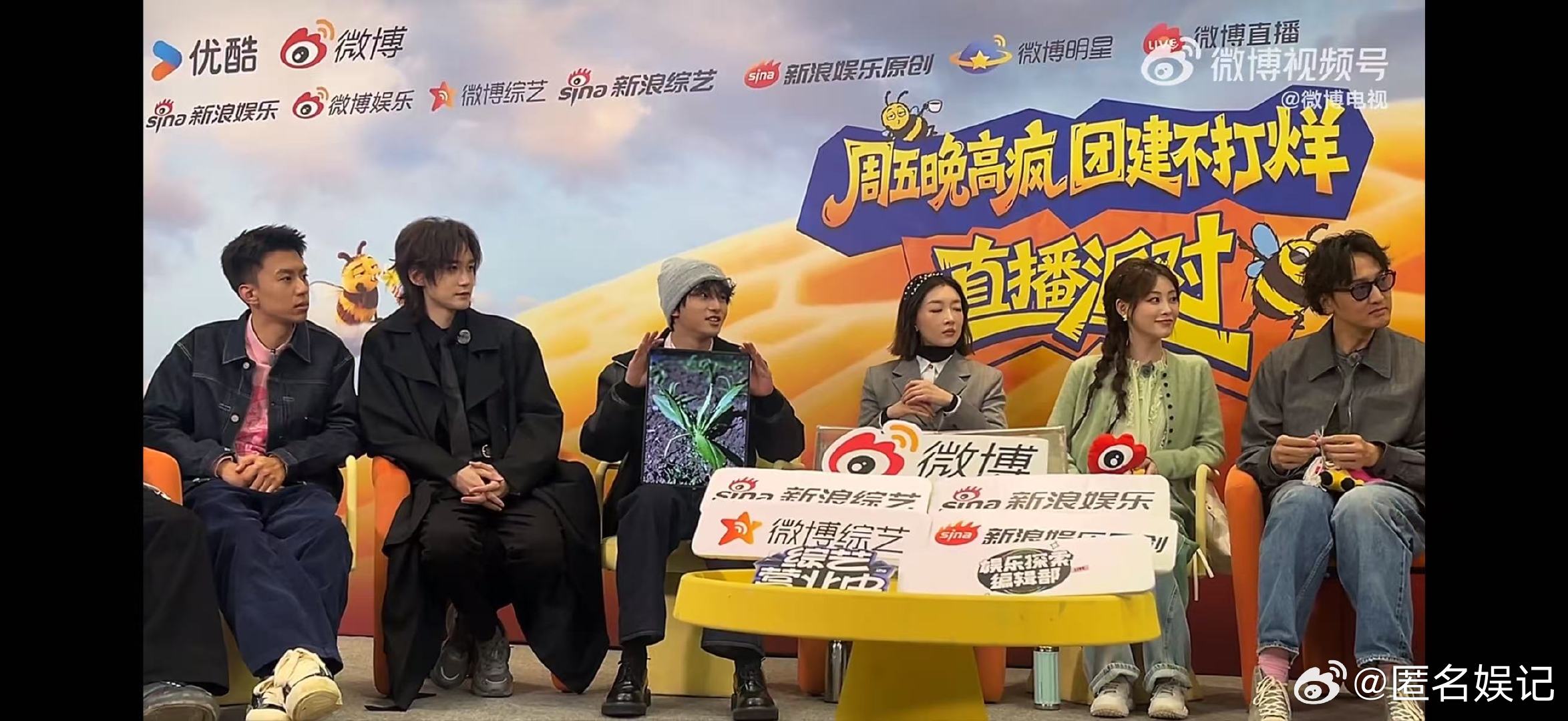 穆祉丞成年后首档综艺直播娱乐探索编辑部周五晚高疯穆祉丞在周五晚高疯分享过年拍的照