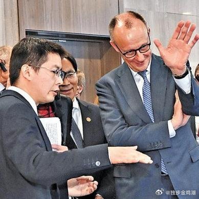 《默茨结束访华，见识到中国实力的他突然改口，得罪美国也在所不惜》杭州一台机器人挥