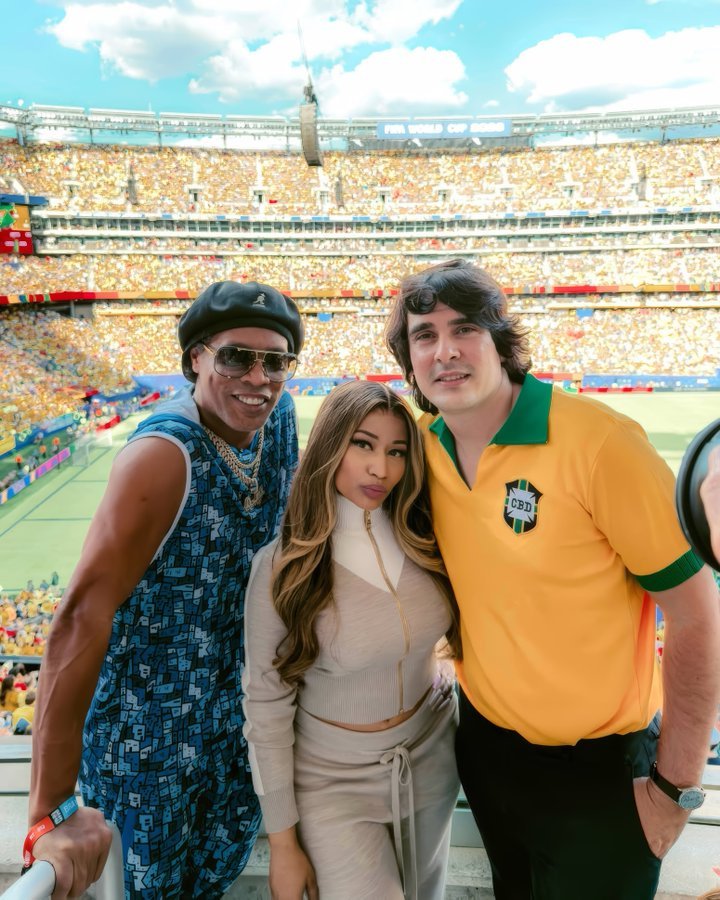 【巨星合影】嘻哈女王Nicki Minaj X传奇足球巨星Ronaldinho 