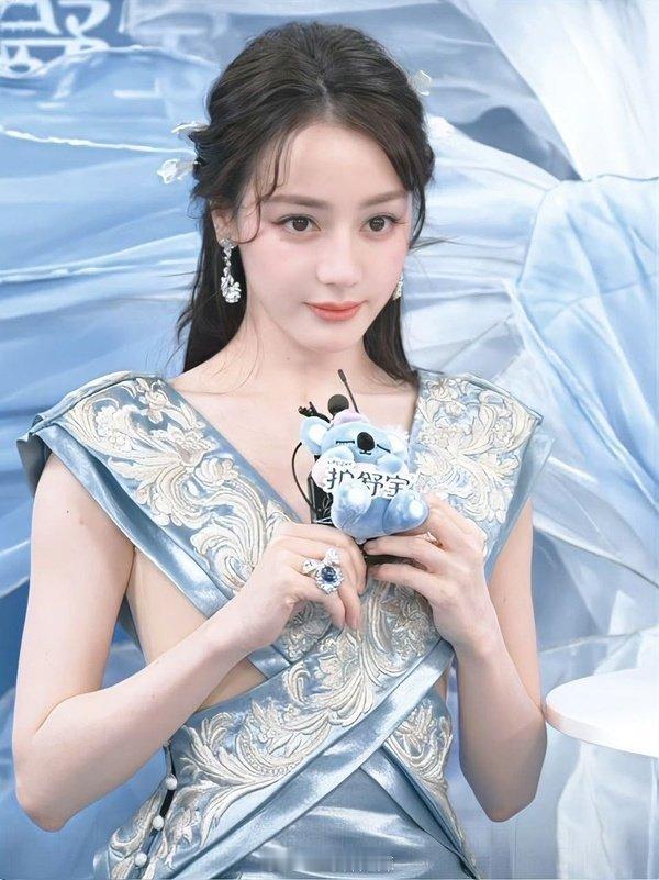 迪丽热巴，虞书欣今晚直播截图 ​​​
