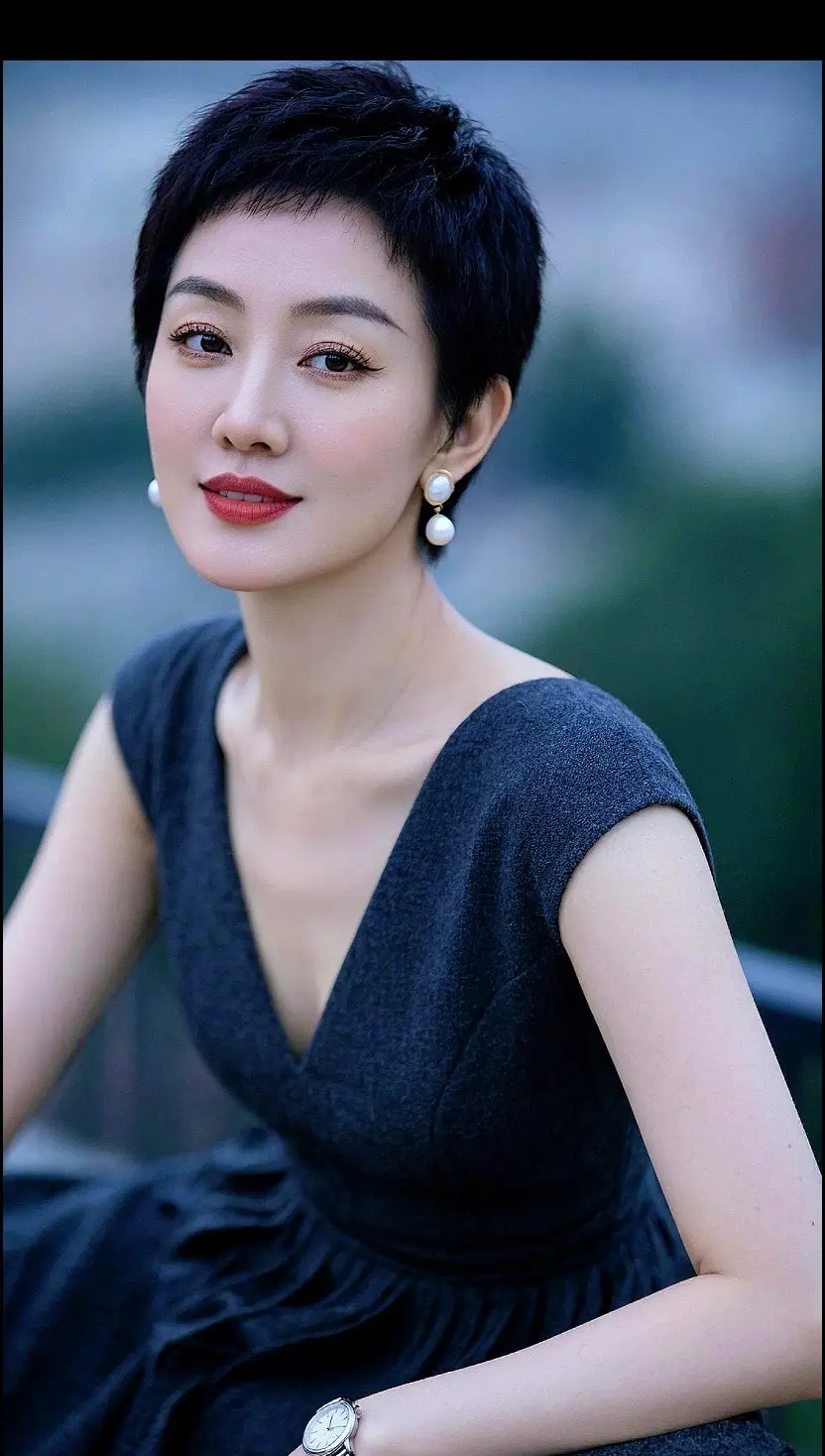 AI冷调低饱和写真 ai创作 广告分成玩法达人伙伴计划