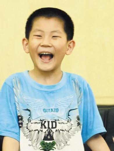 “国家的一大损失！”山东有一神童，短短的2天便念完小学，10岁那年参加高考，考出