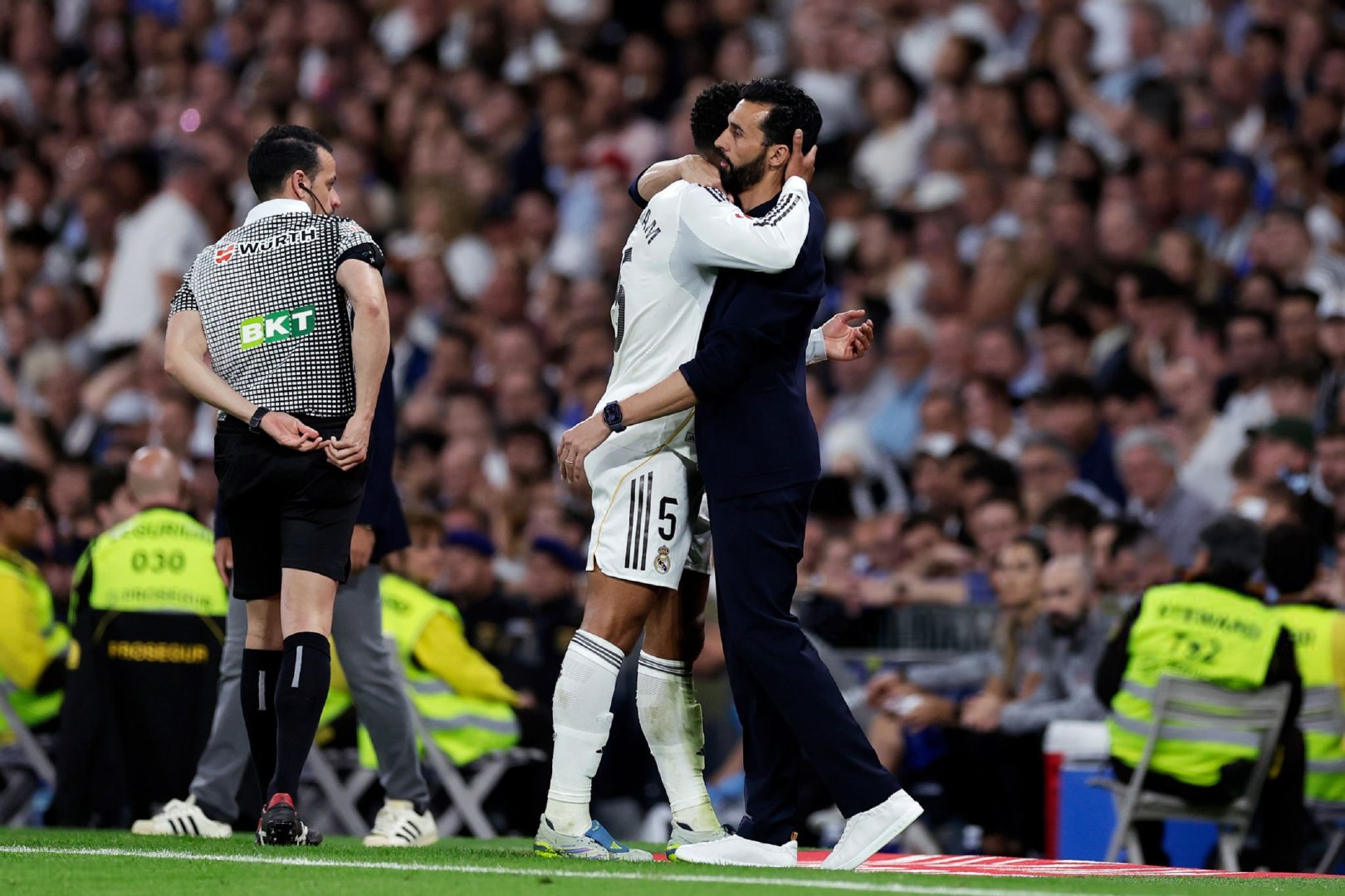 【马卡报】皇马将进入一段反思期，根据俱乐部的内部逻辑，这种情况通常会导致教练的更