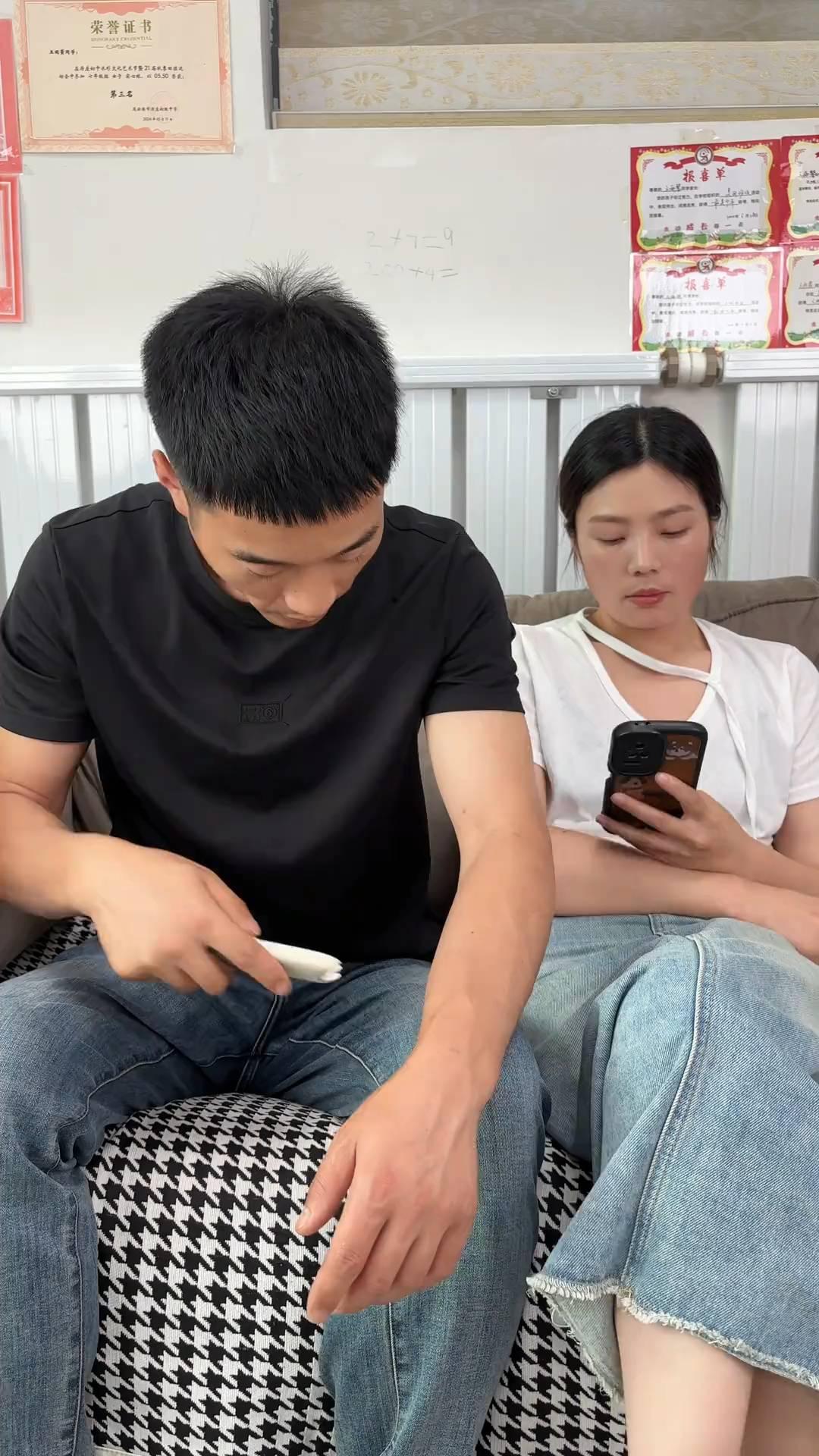 蓝色blue，白色White，黑色black，太棒了。蓝色blue，绿色gree