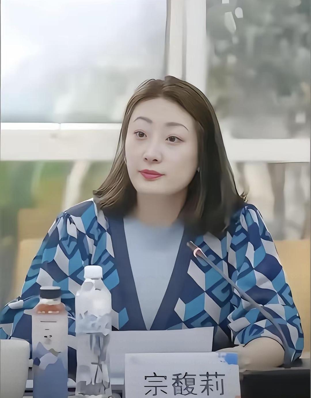 娃哈哈前掌门人宗馥莉，没争权也没翻脸，而是悄悄注册了新公司。
工商信息能查到，4