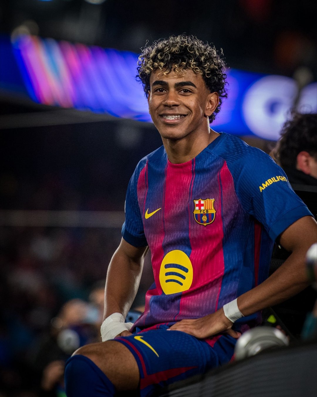 明天对阵西班牙人亚马尔如果出战将达到西甲出战100场里程碑，他是最年轻达到这一成