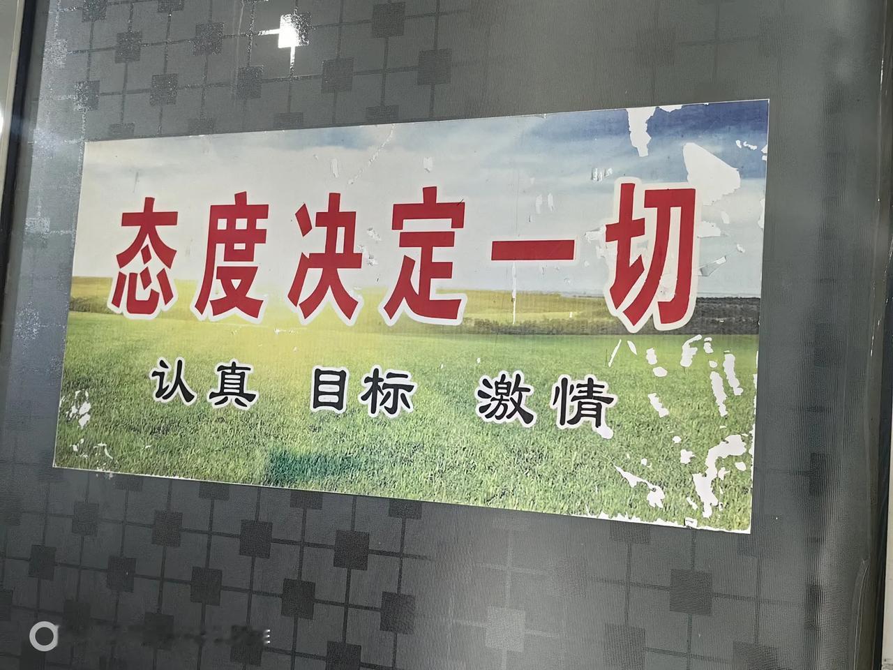 在金台区卧龙寺某迪小区的社区周边消费中，不少老住户都遭遇过“熟客困境”：高频消费