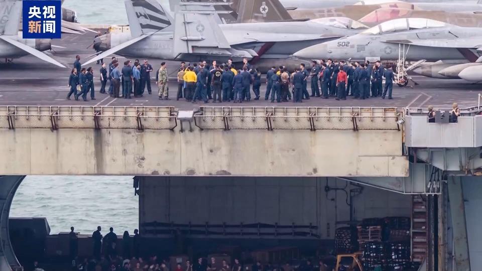 美国航母“林肯号”刚从中东晃悠到泰国芭提雅，水兵们估计正扎堆彻夜狂欢——可你瞅瞅