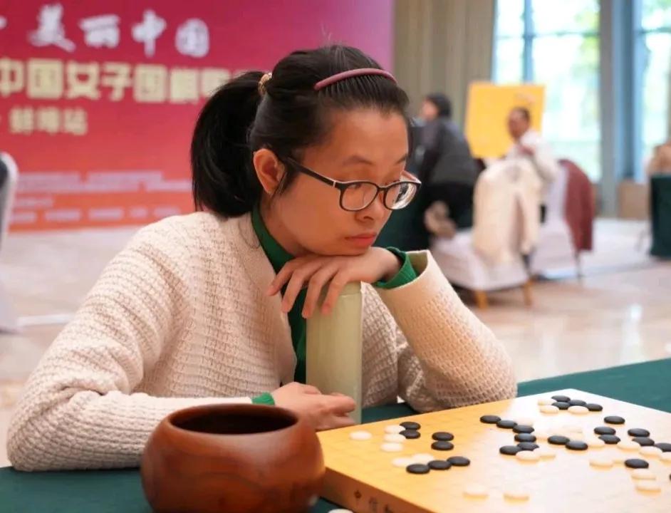 #女子围甲联赛00后棋手占比超六成#


00后棋手成为女子围甲主力军


20