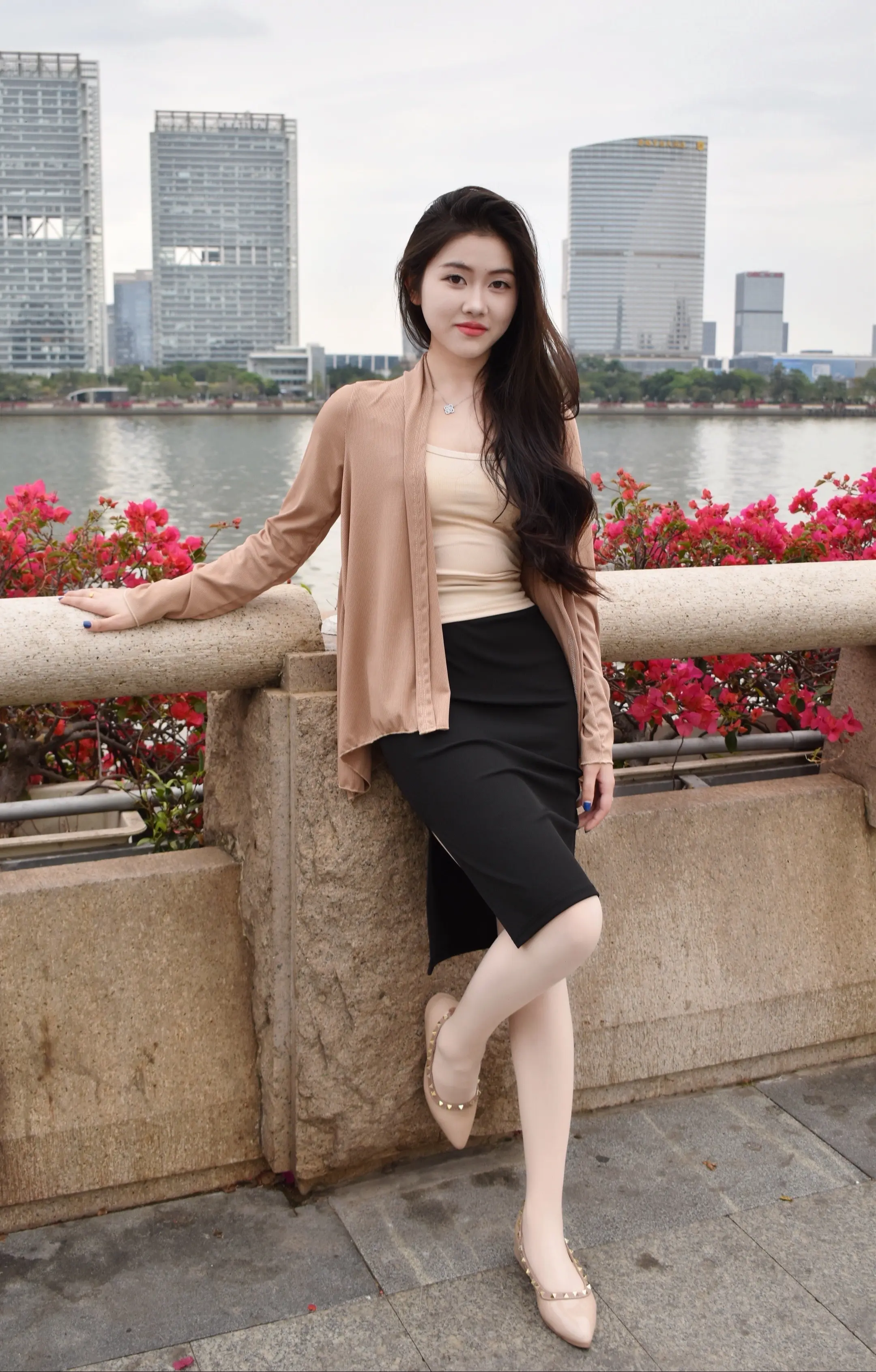 男人搞不定就算了，连身材都搞不定，你个废物。