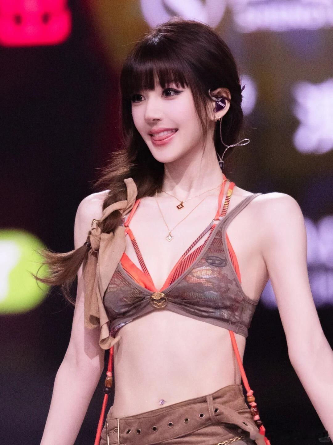 赵露思带货能力是真强，直接给周大福干断货了。 