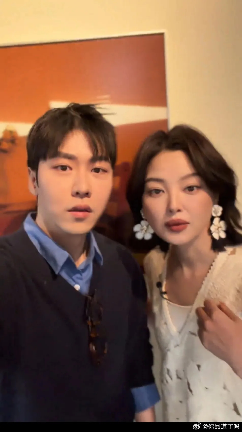 辛芷蕾老了十几岁的感觉，顶光真的是多美的女明星也扛不住，辛芷蕾在顶光下的法令纹好