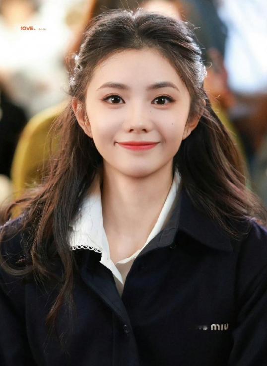 李沁刘浩存生图状态超能打，并肩而坐氛围融洽，曾为彼此宣传的情谊，让同框更显珍贵动