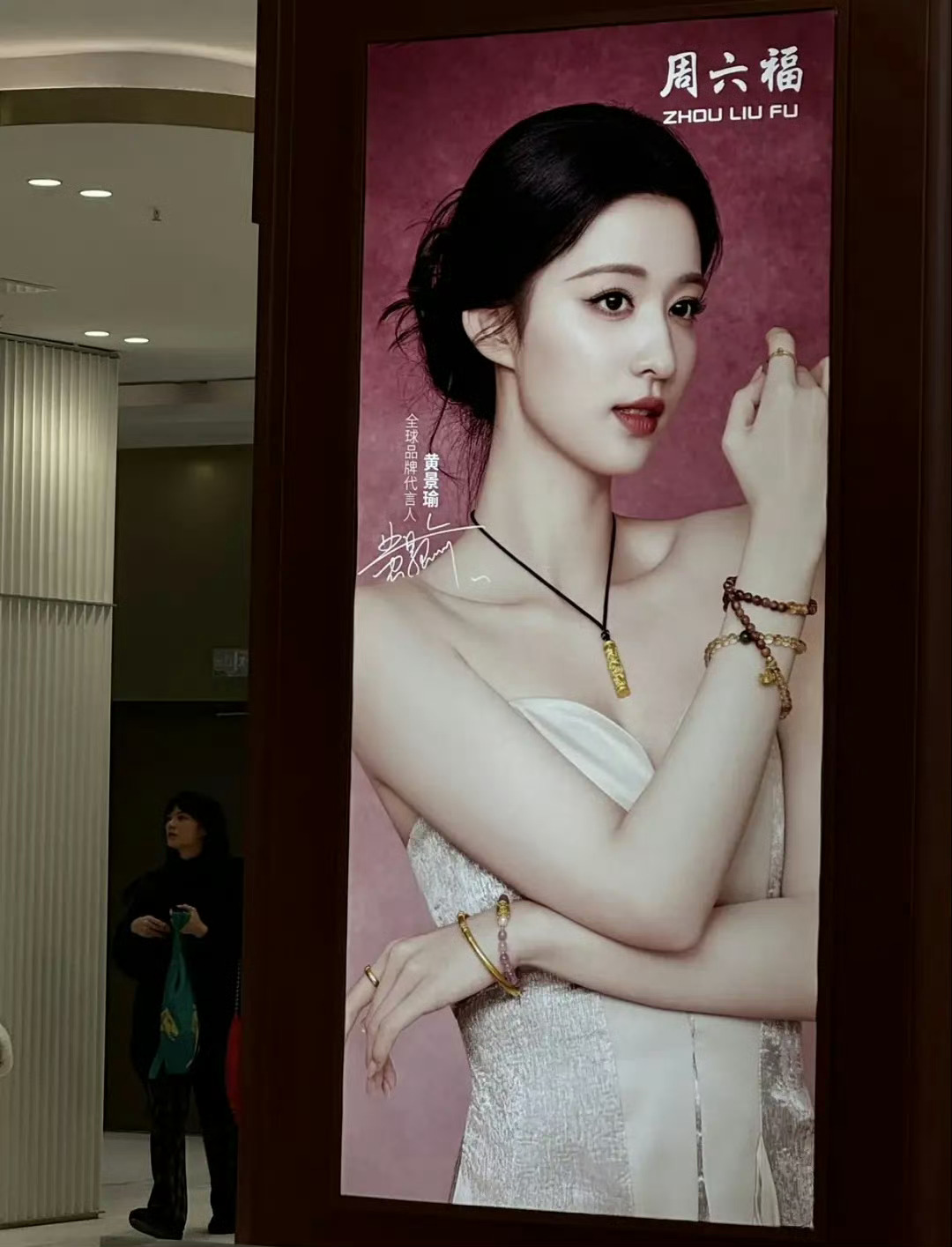 再怎么也不能男女都不分了啊