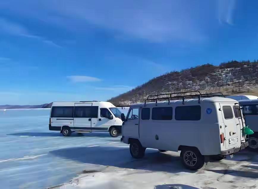 贝加尔湖的悲剧，唯一的幸存者不是司机，而是一名32岁的中国男性游客，在车辆坠湖后